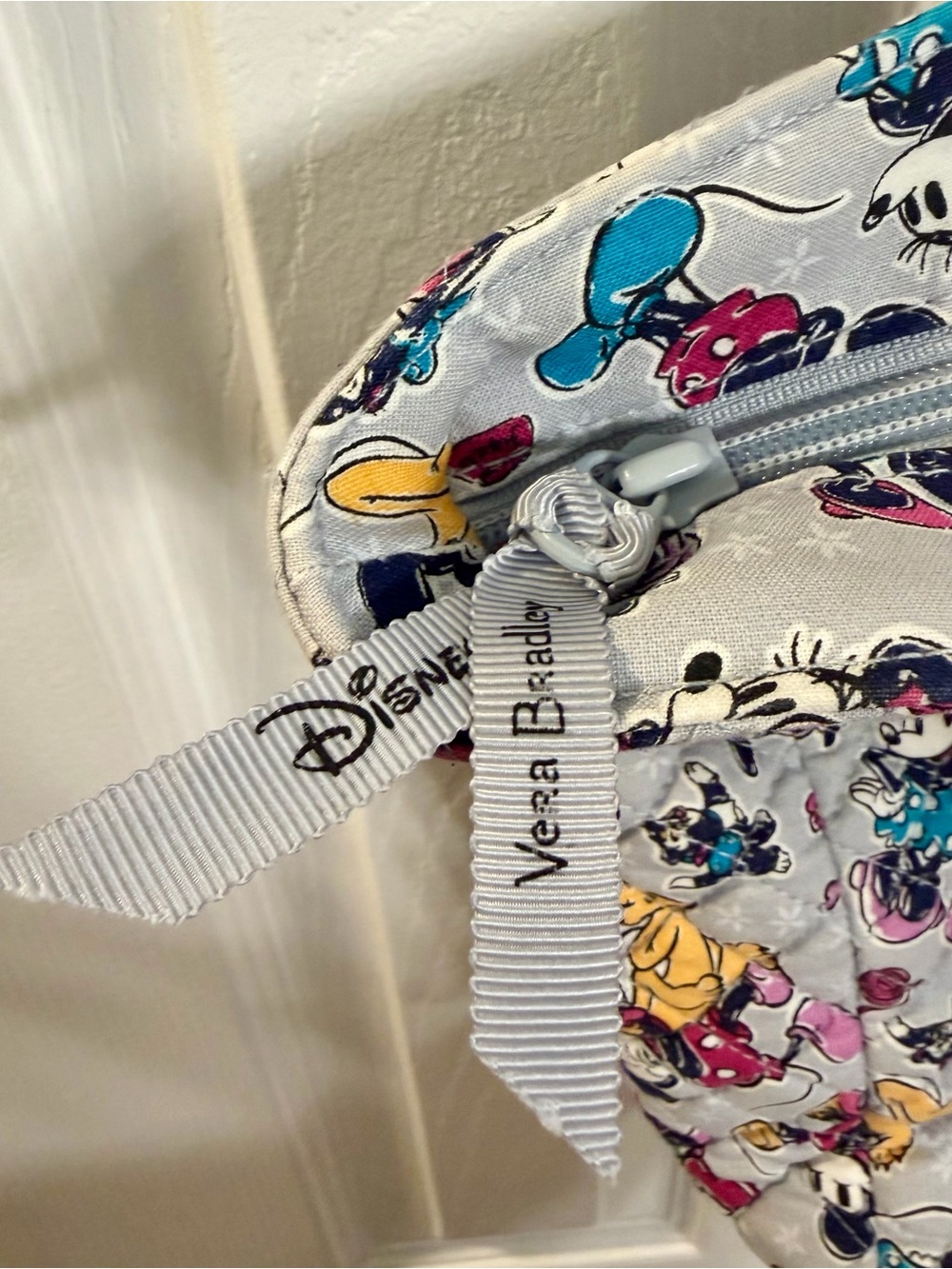 Vera Bradley Disney Mickey & Minnie Insulated Lunch Tote Bag Gray Quilted Zip - Picture 4 of 5